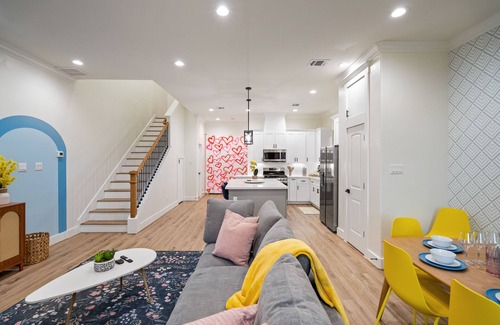 Greater Third Ward House | Professionally designed, 5min to dwtn. Sleeps 12 with patio & backyard.