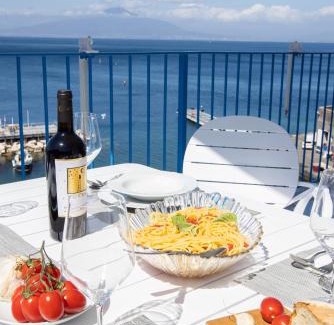 Sorrento Historic Centre Apartment | Profumo di mare Apartment Marina Grande
