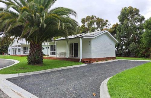 Welshpool Apartment | Prom Port Holiday Cottages - Wilsons Prom, Port Welshpool, Whale Watching