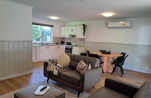 Welshpool Apartment | Prom Port Holiday Cottages - Wilsons Prom, Port Welshpool, Whale Watching