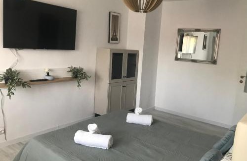Three Oaks Apartment | Promenada Central Home