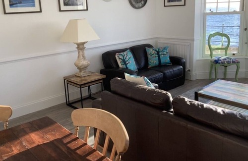 Totland Bay Apartment | Promenade Deluxe Apartment 5