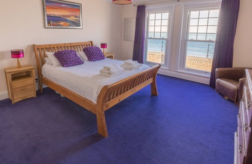 Totland Bay Apartment | Promenade Deluxe Apartment 5