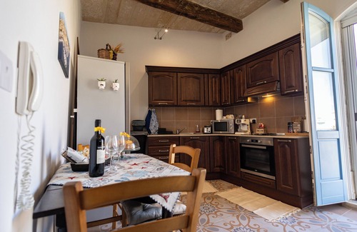 Cospicua House | Promenade home of character by Valletta ferry terminal. Local captivating tours