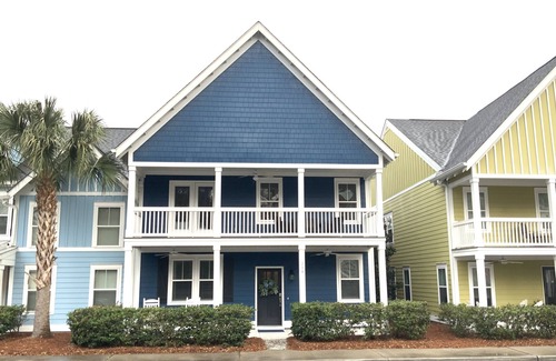 Bluffton House | Promenade Location ! Beautiful Townhouse in Old Town Bluffton!