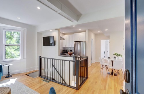 Mapleton Hill Condo | PROMO 10% MONTHLY DISCOUNTn 2 Bedroom + Office, steps to everything nn