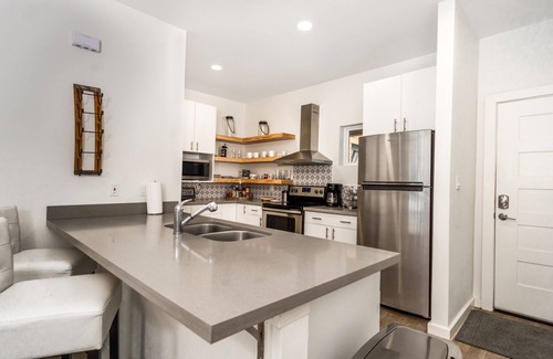 Brownsville House | PROMO 10% WEEKLY/15% MONTHLYnTownhouse birdwatching SP Island and Mexico Apt. B
