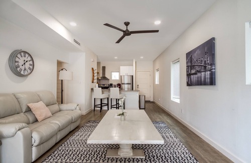 Brownsville House | PROMO 10% WEEKLY/15% MONTHLYnTownhouse birdwatching SP Island and Mexico Apt. B