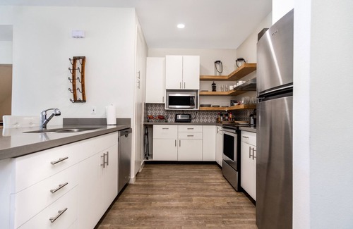 Brownsville House | PROMO 10% WEEKLY/15% MONTHLYnTownhouse birdwatching SP Island and Mexico Apt. B