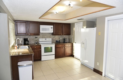 Plano House | PROMO 15% WEEKLY/23% MONTHLY DISCOUNT!nCozy Plano Home 3 Beds 2 Baths, Renovated