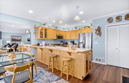 Depoe Bay Condo | Promo! Beautiful Oceanfront Condo, Wifi, HDTV, DVD, Hot Tub and Indoor Pool!