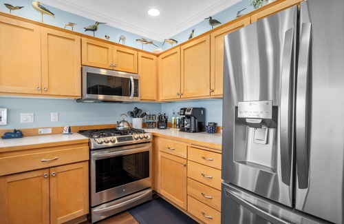 Depoe Bay Condo | Promo! Beautiful Oceanfront Condo, Wifi, HDTV, DVD, Hot Tub and Indoor Pool!