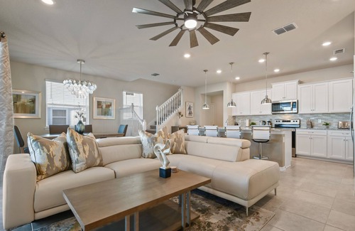 Legacy Park House | PROMO Lovely 5 BR Villa, Private Pool,Resort - by Blue Sky Villas