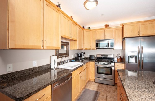 Lincoln City Condo | Promo! Oceanfront Condo - Private Hot Tub, WiFi, Smart HDTV and Indoor Pool!