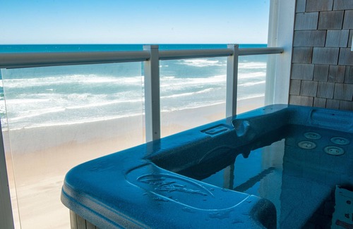 Lincoln City Condo | Promo! Oceanfront Condo - Private Hot Tub, WiFi, Smart HDTV and Indoor Pool!