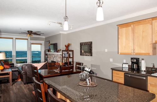Lincoln City Condo | Promo! Stunning Oceanfront Condo-Private Hot Tub, WiFi, Indoor Pool & HDTV!