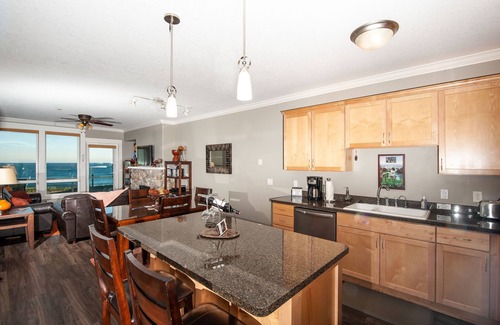 Lincoln City Condo | Promo! Stunning Oceanfront Condo-Private Hot Tub, WiFi, Indoor Pool & HDTV!