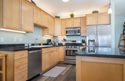 Lincoln City Condo | Promo! Stunning Oceanfront Condo-Private Hot Tub, WiFi, Indoor Pool & HDTV!