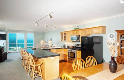 Depoe Bay Condo | Promo! Stunning Oceanfront Condo, Wifi, HDTV, Hot Tub, Indoor Pool and More!