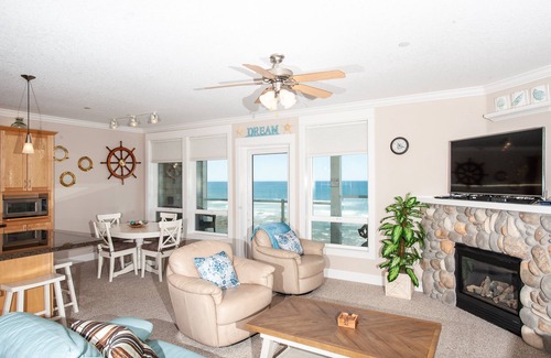 Lincoln City Condo | Promo! Third Floor Oceanfront Condo - Private Hot Tub, Free Wifi, Pool!