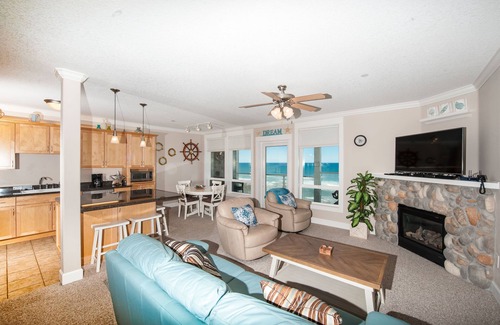 Lincoln City Condo | Promo! Third Floor Oceanfront Condo - Private Hot Tub, Free Wifi, Pool!