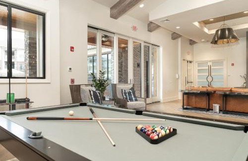 Farragut Apartment | Properties By Preston I 2bd2bth Beauty I Parking