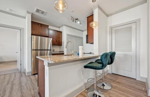 Farragut Apartment | Properties By Preston I 2bd2bth Beauty I Parking