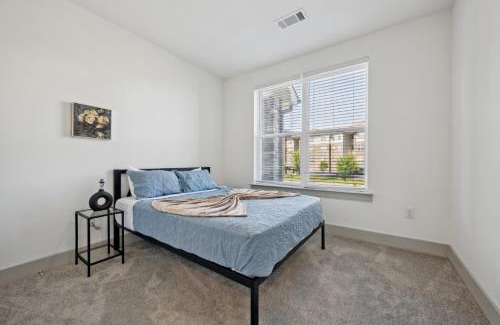 Farragut Apartment | Properties By Preston I 2bd2bth Beauty I Parking