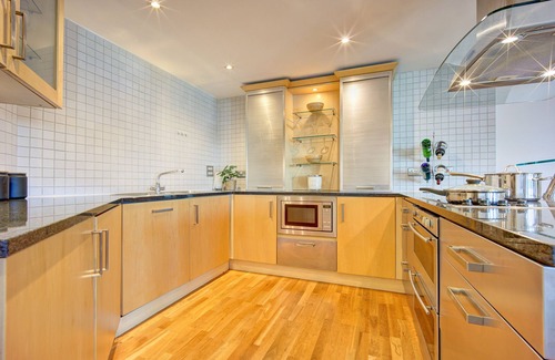 Newcastle-upon-Tyne Apartment | Properties Unique/ Atico