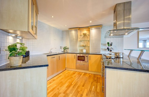 Newcastle-upon-Tyne Apartment | Properties Unique/ Atico