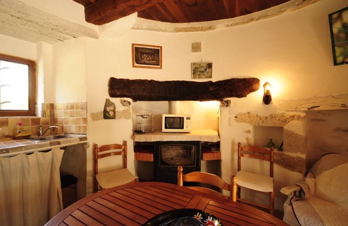 Saint-Chels House | Property 2 stone towers large shady enclosed garden with large swimming pool