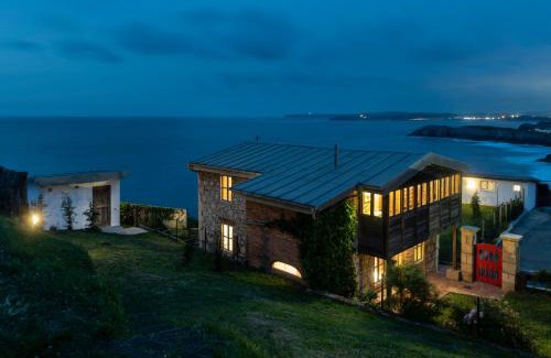 Castrillon House | Property on Seacliff with the Beach downstairs