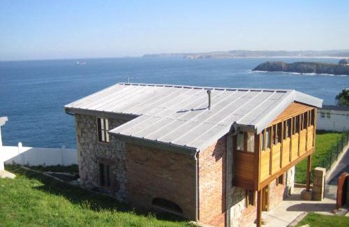Castrillon House | Property on Seacliff with the Beach downstairs