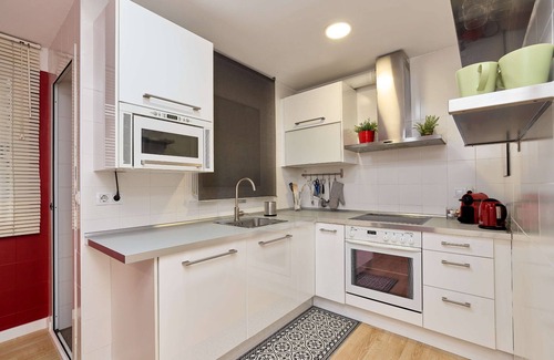 La Vall d'Hebron Apartment | Property with parking, Ac,wifi, metro & at only 8 min.from city centre by metro.
