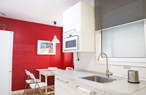 La Vall d'Hebron Apartment | Property with parking, Ac,wifi, metro & at only 8 min.from city centre by metro.