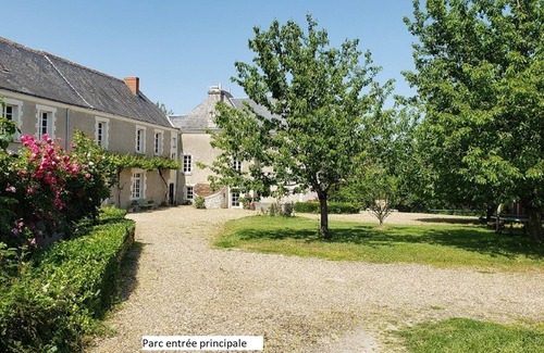 Buxeuil House | Propriété Avec Piscine, Proche des Châteaux de la Loire et du de Futuroscope
