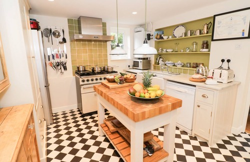 Little Malvern Cottage | PROSPECT COTTAGE, pet friendly, with open fire in Great Malvern