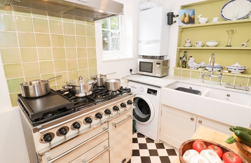 Little Malvern Cottage | PROSPECT COTTAGE, pet friendly, with open fire in Great Malvern