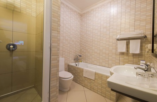 Kivukoni Hotel | Protea Hotel by Marriott Dar es Salaam Courtyard