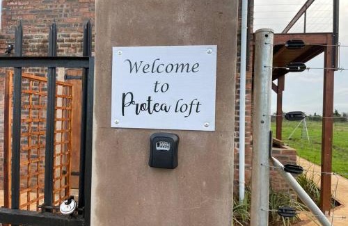 Merrivale Apartment | Protea Loft - Romantic stay - No Load shedding