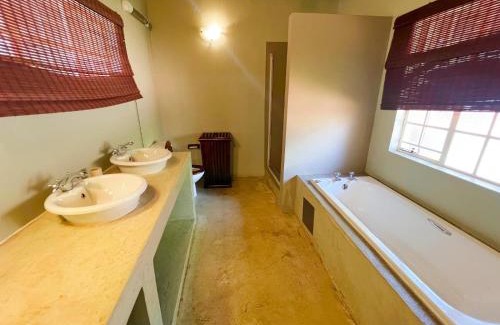 Greater Johannesburg Metropolitan Area Hotel | Protea Ridge Guest Cottages and Conference Centre