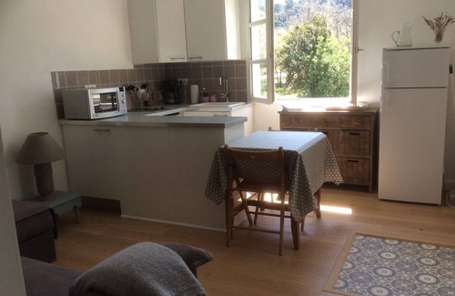Vauvenargues Apartment | Provençal Country Home/Apartment - Garden and Swimming Pool