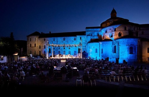 Lachapelle-Auzac House | Provençal gîte in the Dordogne Valley between Souillac and Sarlat. Swimming pool