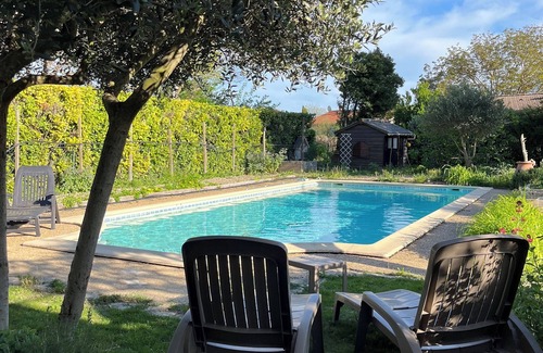 Le Thor House | Provençal House countryside-1 to 8 people - 8 mn from village - swimming pool