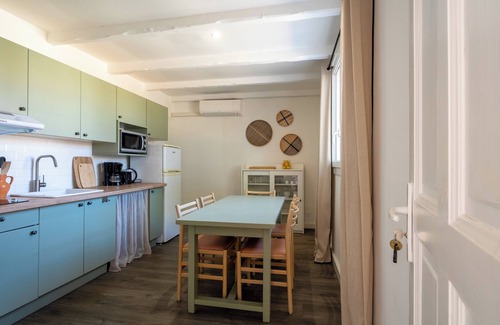 La Roque-sur-Pernes Condo | Provençal stone T3 cottage in a tourist residence