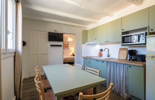 La Roque-sur-Pernes Condo | Provençal stone T3 cottage in a tourist residence