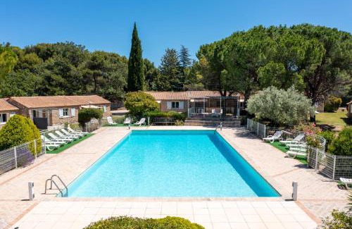 La Roque-sur-Pernes House | Provençal stone T3 cottage in a tourist residence