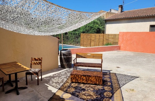 Sainte-Cecile-les-Vignes House | Provencal village house with garden and swimming pool