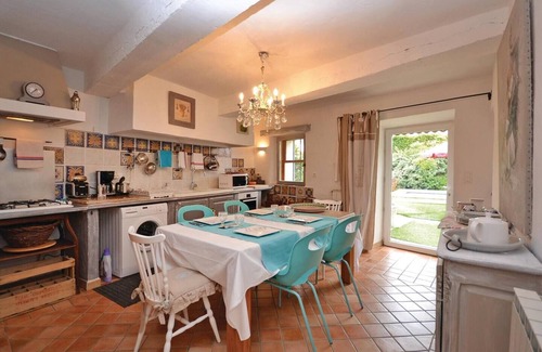Cheval-Blanc Apartment | Provençal farmhouse at the foot of the Luberon.