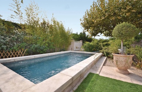 Cheval-Blanc Apartment | Provençal farmhouse at the foot of the Luberon.